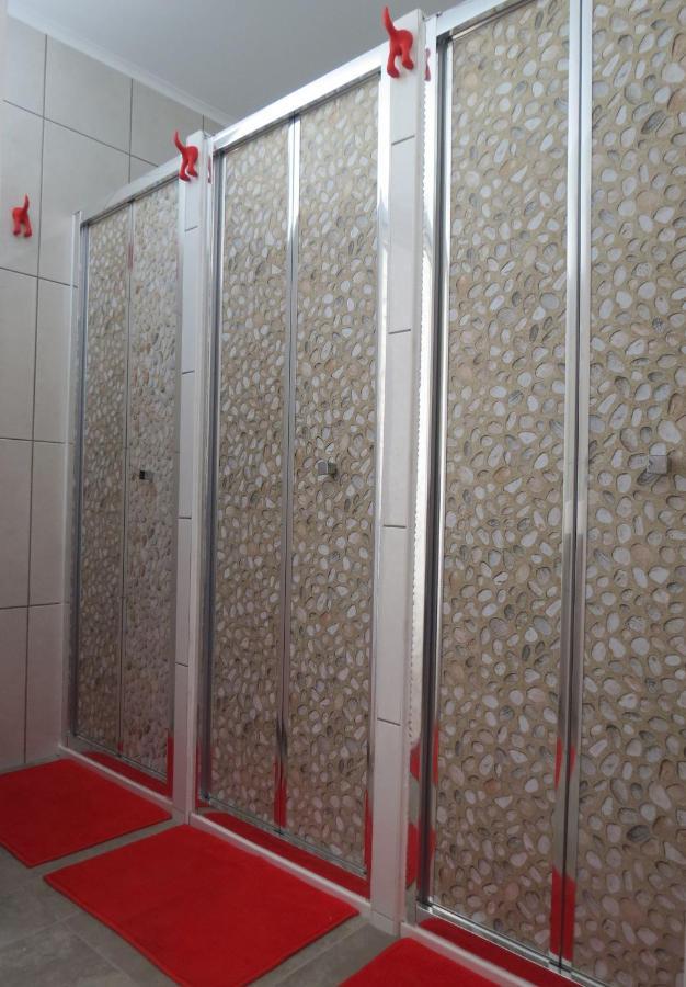 White House Hostal *