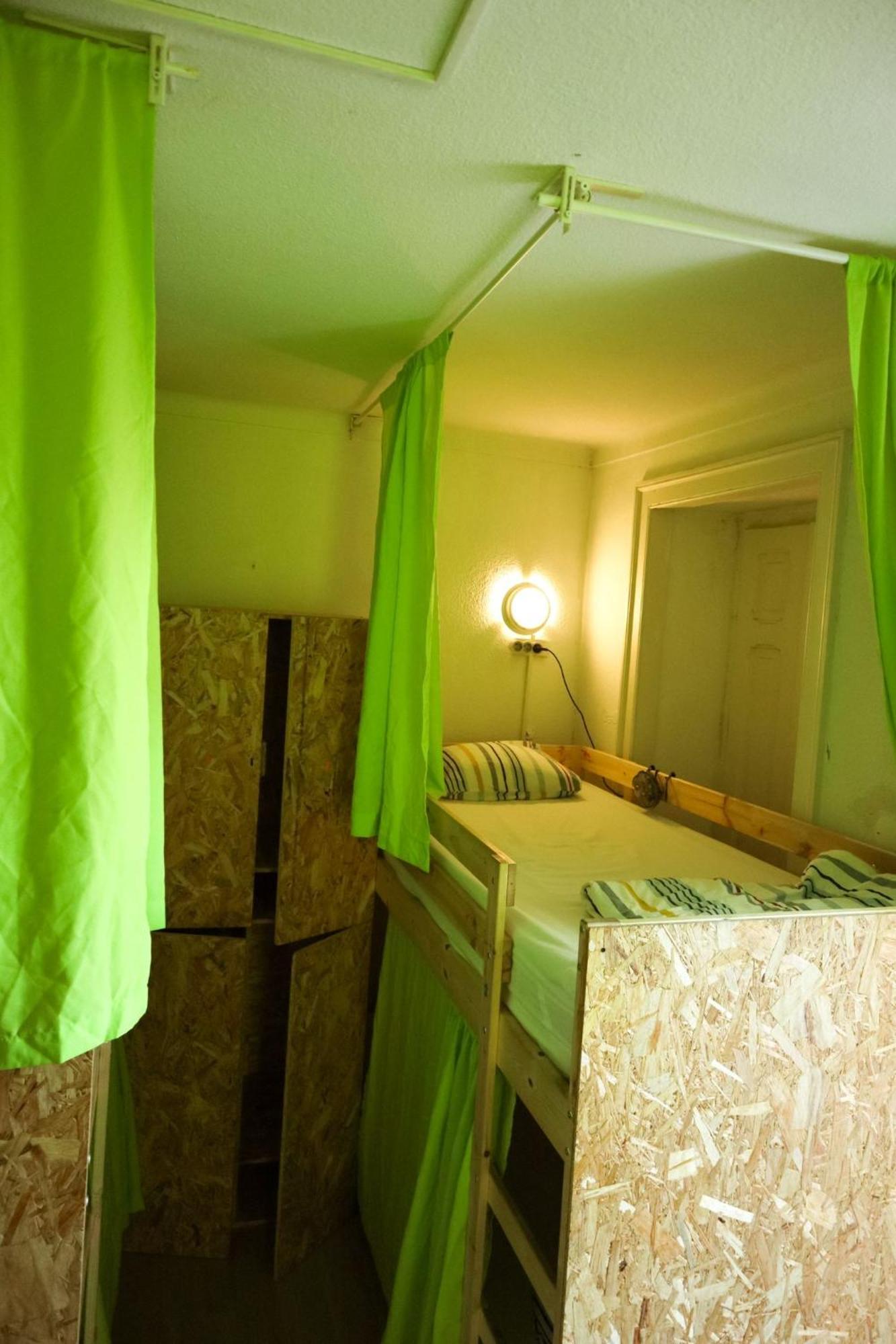 Hostal White House *