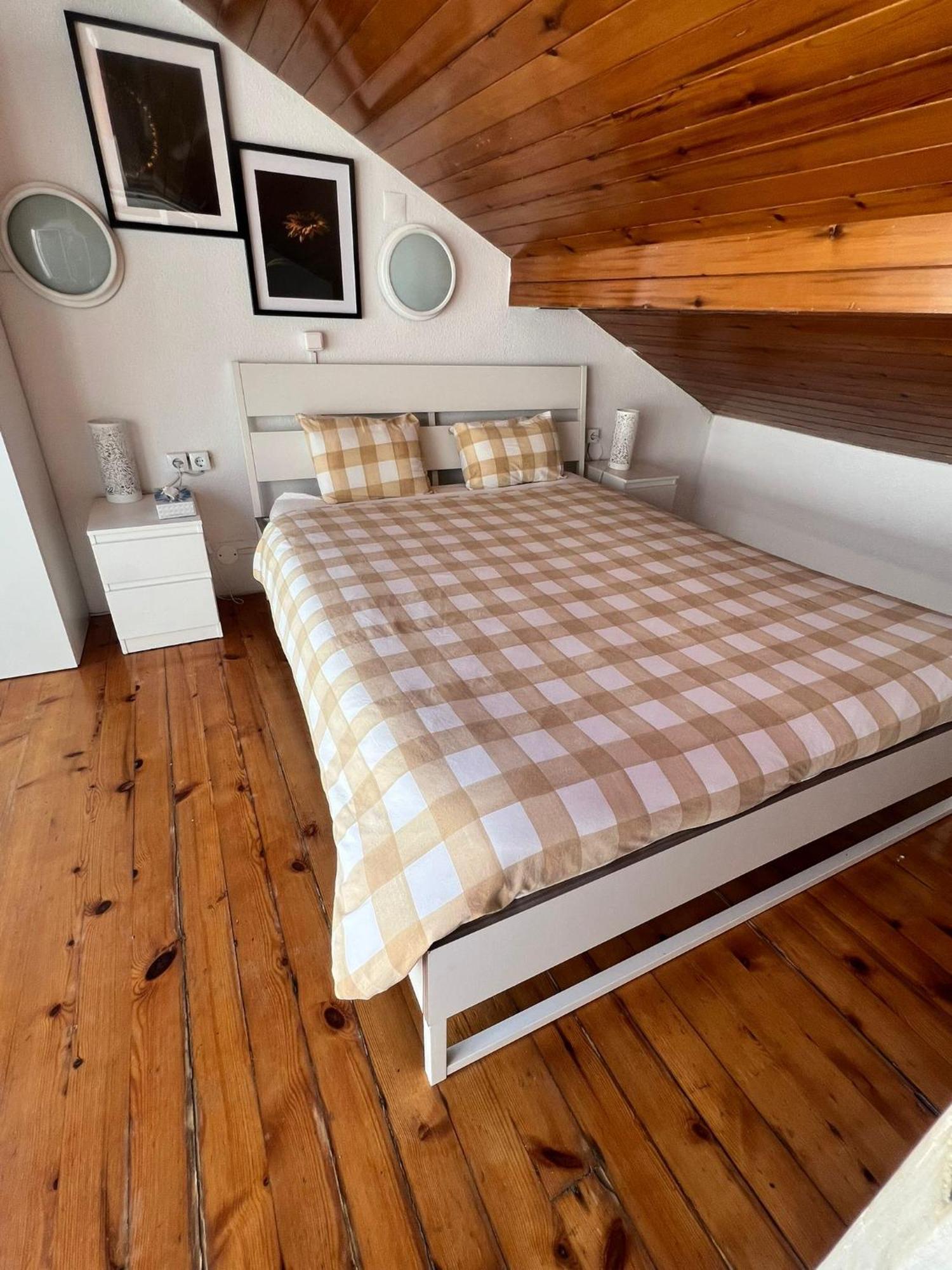 White House Hostal *