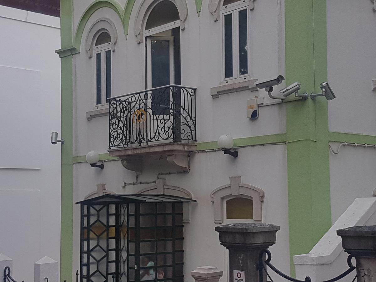 Hostal White House *