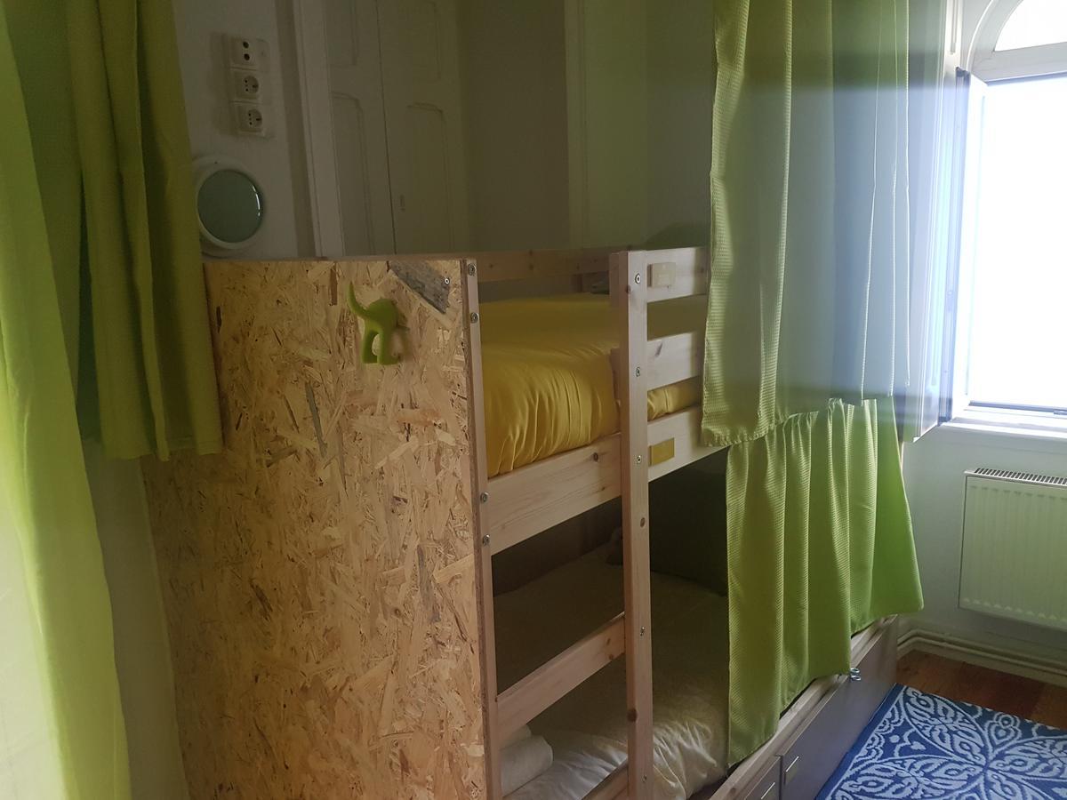 Hostel White House *